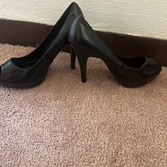 Heels - Picture 2 of 3